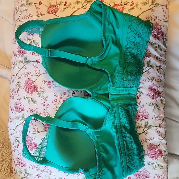 Cacique 40C Bra - Picture 2 of 3